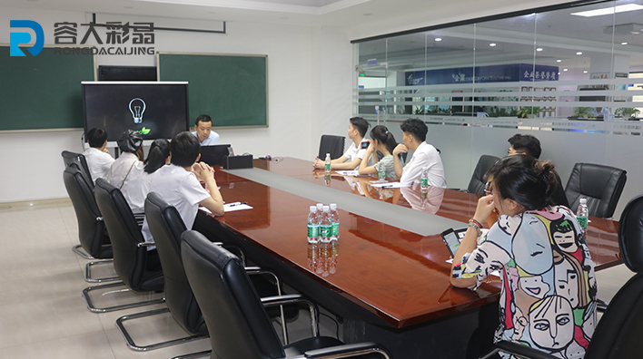 Rongda Colour Crystal Technology Director trains customer team on the software and hardware usage of multi-media touch-in-one machine！